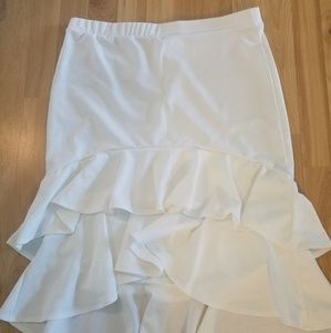 Adorable white Hi-LO ruffle skirt